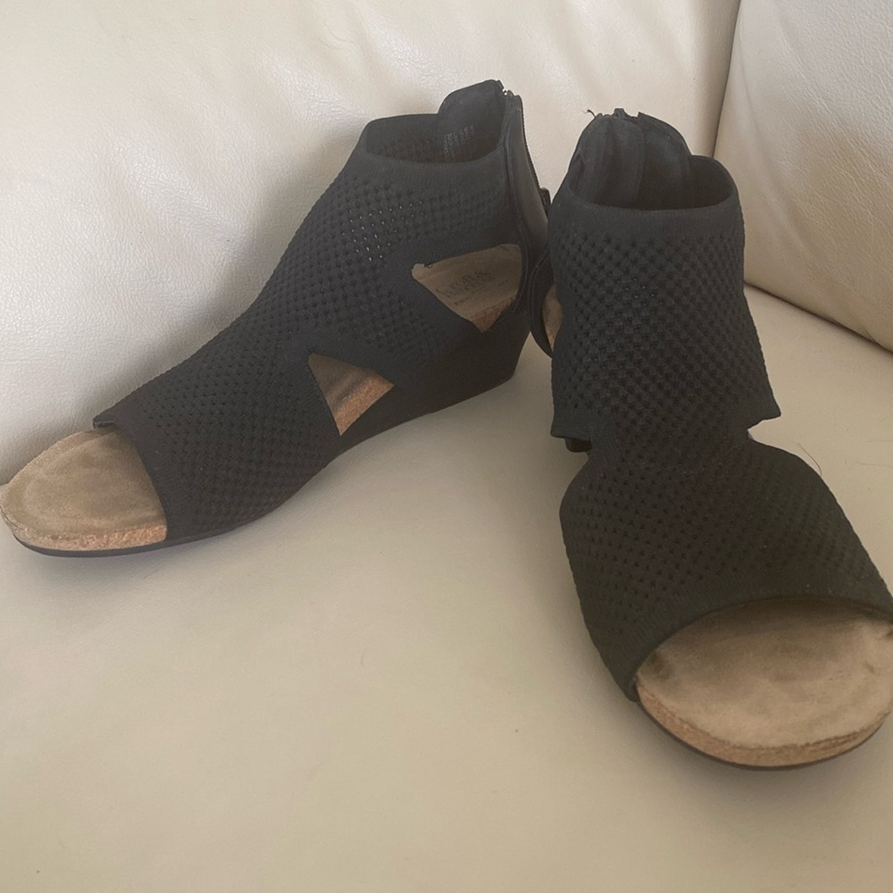 Croft & Barrow wedge black zipper back size 9
